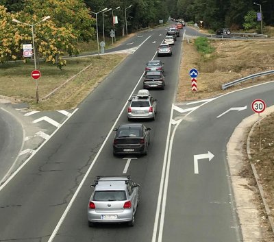 Внимание, шофьори! Адско задръстване на изхода на Бургас (СНИМКИ)