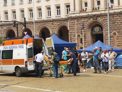 Припадна гладуващият пред Министерския съвет