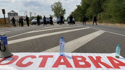 Стара Загора - Хасково пети ден под блокада