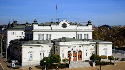 Парламентът се събира извънредно в четвъртък