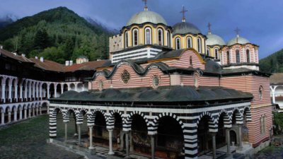 Над 50 полицаи охраняват Рилския манастир