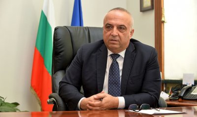 Браво, господине! Шефът на КРС гушна 20 бона ДМС
