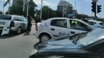 Ситняково 2: Шофьорка опита да пробие блокадата във Варна 