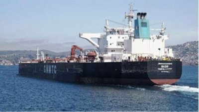 Виновният за екокатастрофата край Мавриций танкер се разцепи на две