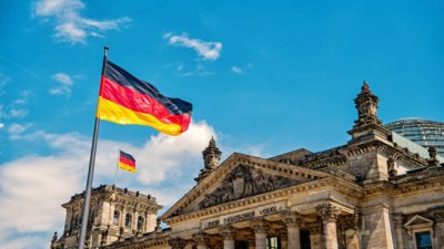 Германия спира гражданите си да пътуват в рискови зони на Франция 