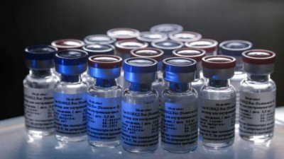 Тестват руската ваксина през септември 