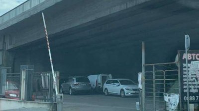 Акция в столичния "Изгрев": затриха незаконен паркинг и автосервиз