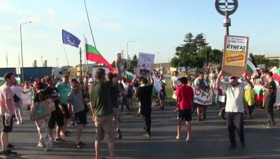 Протестиращите освободиха движението на ГКПП "Дунав мост"