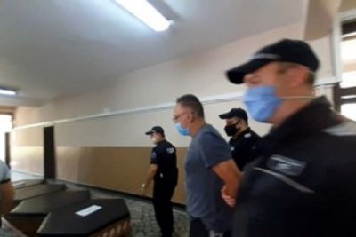Каплата отново в пранги