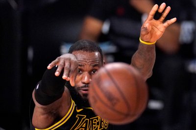 Лейкърс изравни серията срещу Хюстън