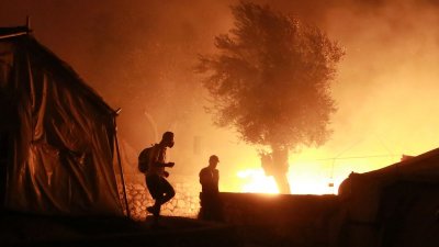 Огромен пожар на остров Лесбос