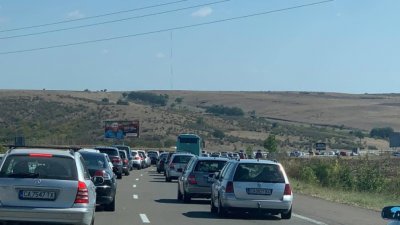 Катастрофи и огромно задръстване на "Тракия"