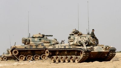 Турция разполага танкове на границата с Гърция 