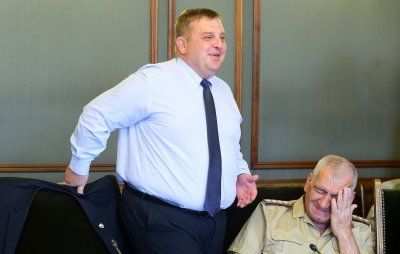 Каракачанов разкри какви са тарифите на платените протестъри