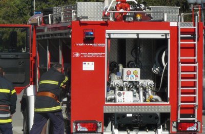 Такси с пътници се запали в Дупница