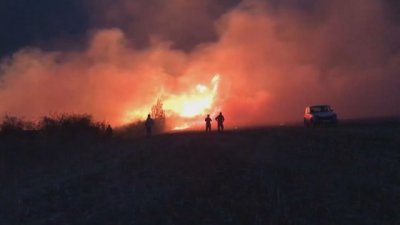 3-ти ден: Огнеборците още се борят със стихията в Хасковско