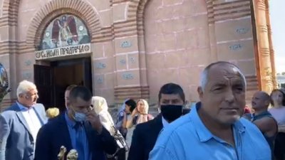 Борисов и Караянчева освещават манастир в Кърджали (На живо)