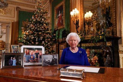 „Правилото на шестимата” проваля Коледата на Елизабет II
