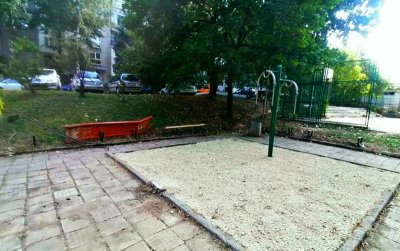Откраднаха пейки в "Дианабад". Кметът: Отвратен съм!