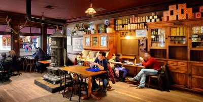 Преди полунощ: Ресторантите и баровете в Англия ще затварят по-рано