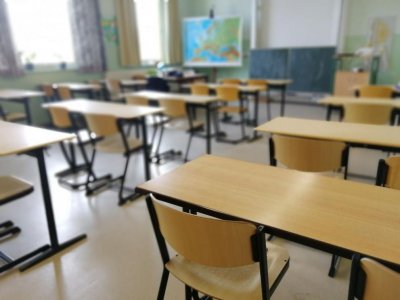 В 55-о училище: 8 ученици, контактували със заразените учители, са здрави