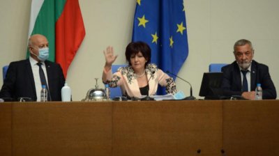 Караянчева: Няма да подам оставка