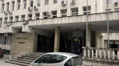 Сигнал за бомба евакуира Съдебната палата в Пловдив