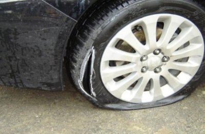 10 коли с нарязани гуми в Пловдив