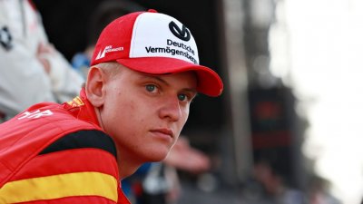 Синът на Михаел Шумахер катастрофира в Монако