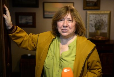Светлана Алексиевич напусна Беларус