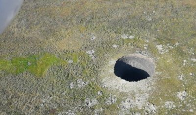 МИСТЕРИЯ: Огромен кратер лъсна в Сибир