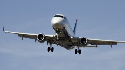 Самолет с 200 пътници кацна извънредно в Букурещ