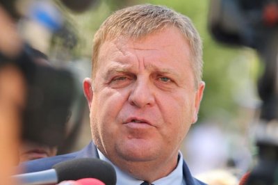 Каракачанов: Кабинетът няма да подаде оставка 