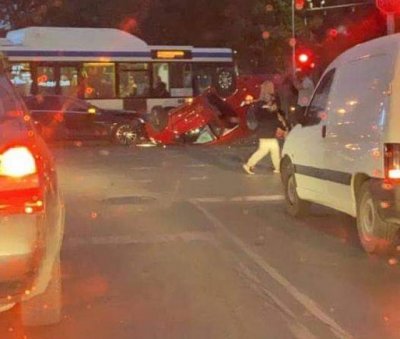 Зрелищна катастрофа на варненско кръстовище