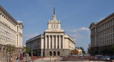 Рокади в парламента заради напусналите бесепари