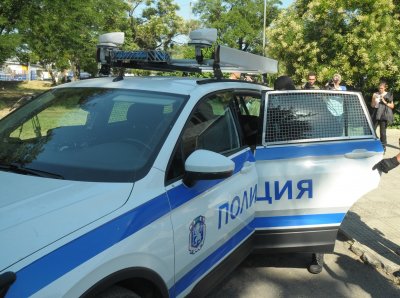 Полицейска акция край Благоевград: Ченгета са обградили автомобил 