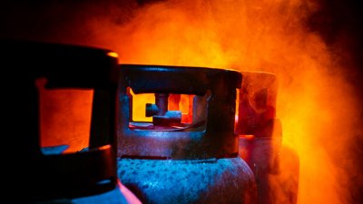 Старица бере душа след взрив на газова бутилка