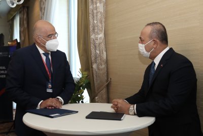 Външните министри на Турция и Гърция се срещнаха в Братислава