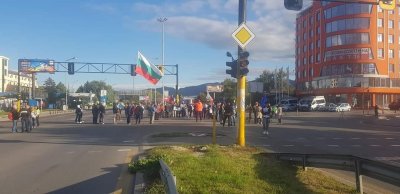 Жители на "Горубляне" затвориха „Цариградско" (СНИМКИ)