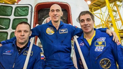 Трима космонавти се завърнаха на Земята след мисия в Космоса