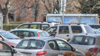 200 лв. глоба за паркиране по тротоари