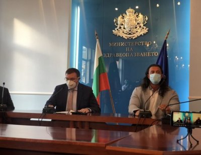 Решено: По 1 човек на 2 кв. метра в барове и дискотеки