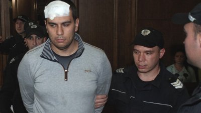 Съдът назначи експертиза на двойния убиец Викторио