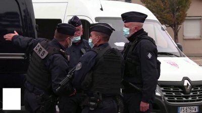 Полицията във Франция нахълта в жилища на екстремисти
