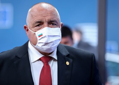 И трима министри под карантина заради премиера