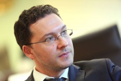 Митов: Защо президентът тръгна за Естония, щом е знаел за заразения генерал?