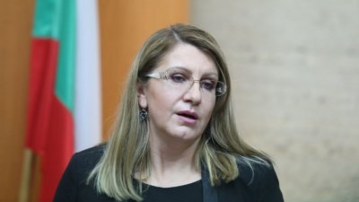 Ахладова обеща на ЕК: Махаме "златните паспорти"