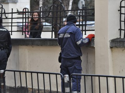 Ученички се млатиха в двора на училище 