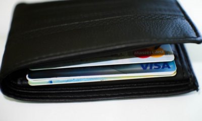 Осъдиха мъж и жена, пазарували с чужда карта за 6339 лв.