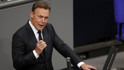 Зам.-председателят на Бундестага почина след припадък по време на интервю